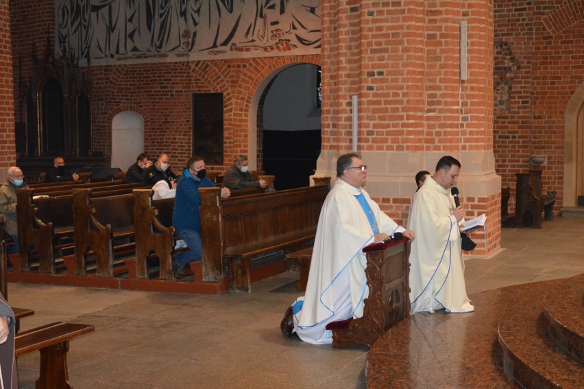 Męski różaniec w Opolu inni niż wcześniej. Z powodu pandemii...