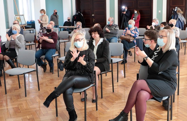 W sali konferencyjnej starostwa powiatowego w Grudziądzu odbyło się spotkanie integracyjne uczestników projektu " W stronę samodzielności" lokalnych warsztatów dla osób niepełnosprawnych z Centrum Rehabilitacji im. Bpa Jana Chrapka w Grudziądzu.