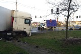 Kolejny wypadek na DK 10. W Lipnie zderzyły się dwa samochody ciężarowe [zdjęcia]