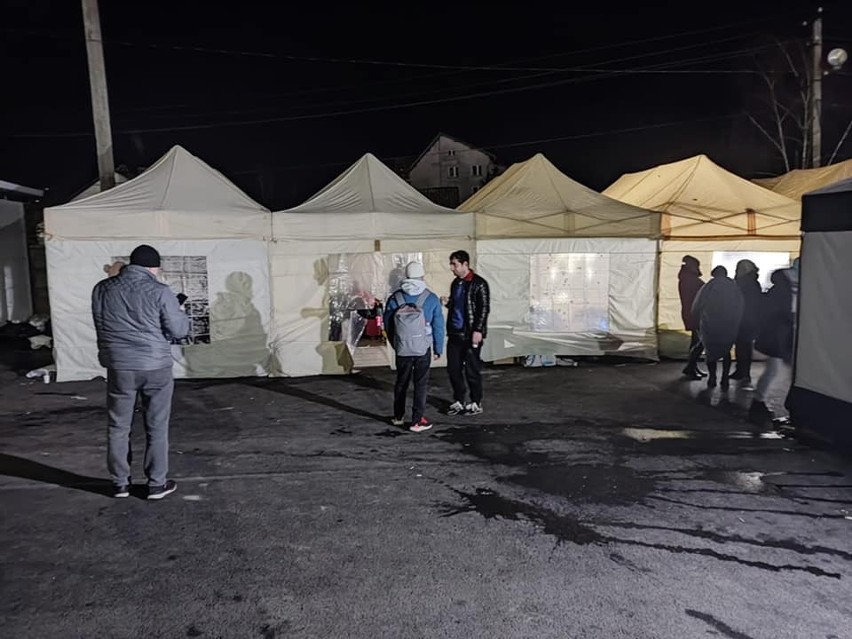 Wrocławianie zbudowali "szpital polowy" na Ukrainie. Pomogli już ponad 3 tys. uchodźców [ZDJĘCIA]