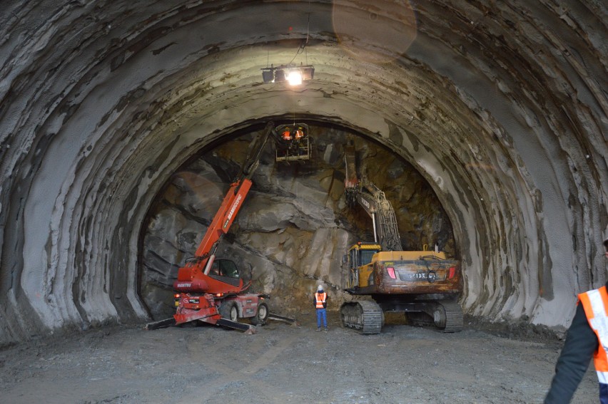 Drążenie tunelu od strony portalu północnego (Naprawa)