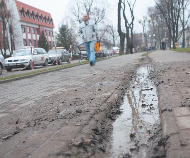 Dziura na ulicy Kołłątaja w Słupsku