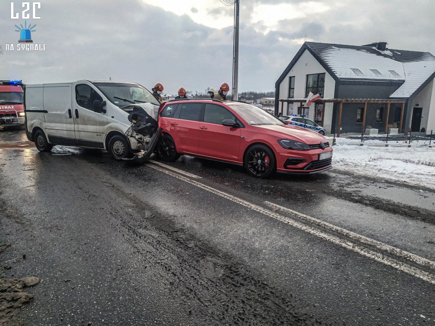 Zderzenie dwóch pojazdów w Liszkach na drodze wojewódzkiej...