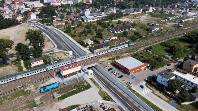 Rawicz - nowy wiadukt zwiększył poziom bezpieczeństwa ruchu kolejowego i drogowego oraz usprawnił komunikację