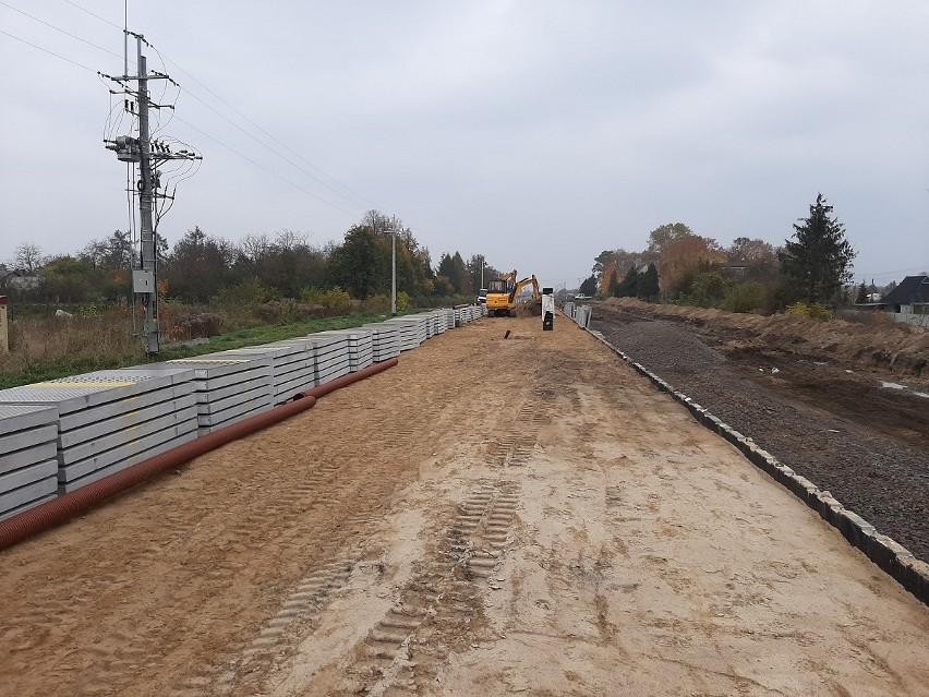 Nowe perony na stacjach i przystankach na szlaku kolejowym Zgierz - Łęczyca