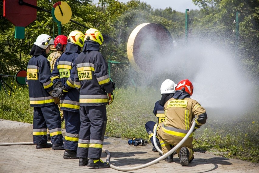 Ćwiczenia strażaków w Opolu.