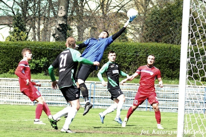 Piast II Gliwice zwyciężył na własnym obiekcie 2-1 z Wartą...