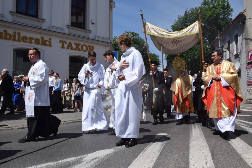 Boże Ciało w Żywcu: Tłumy wiernych i Asysta Żywiecka ZDJĘCIA