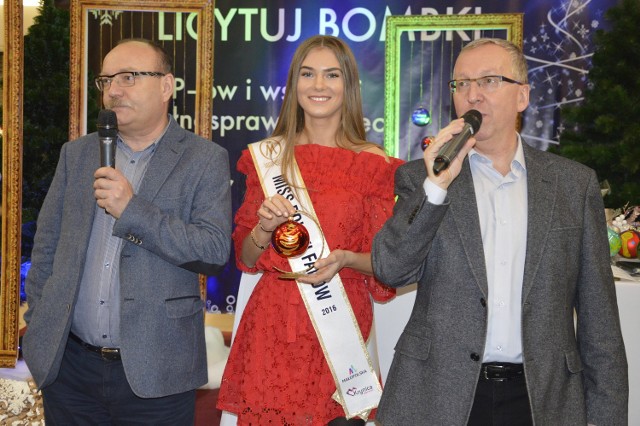 Swoją bombkę namalowała finalistka wyborów Miss Polski, zdobywczyni tytułu Miss Polski Fanów – Ewa Kuras.