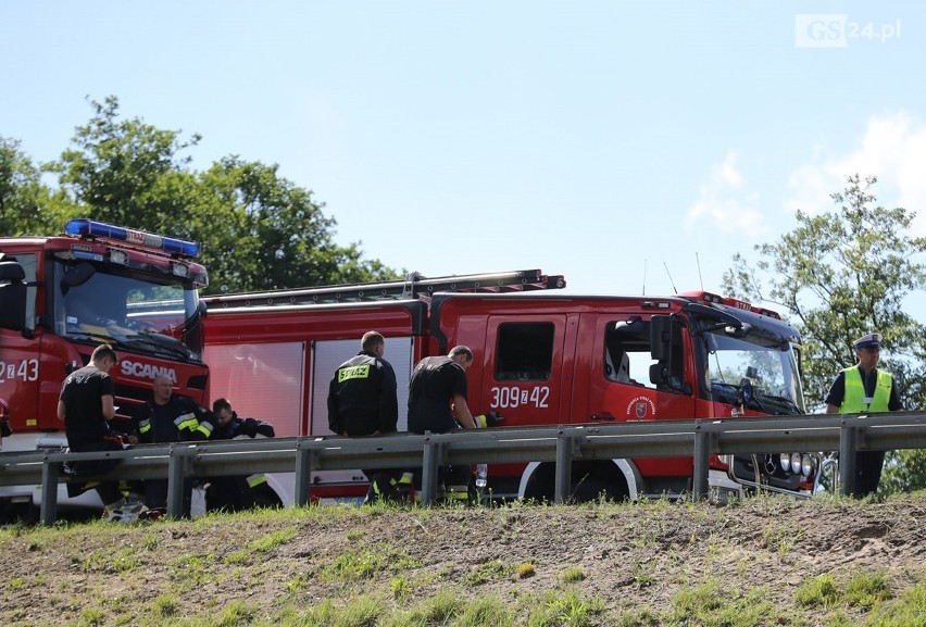 Śmiertelny wypadek pod Szczecinem w okolicy węzła Kijewo na S3. Pożar kilku aut, są ofiary śmiertelne [ZDJĘCIA]