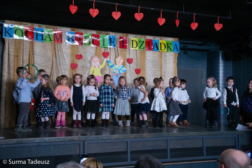 Dzień Babci i Dziadka Przedszkola Miejskiego nr 2 Mali Artyści w Stargardzkim Centrum Kultury