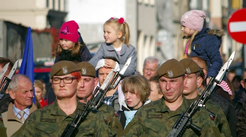 Święto Niepodległości w Tarnobrzegu. Odsłonięto pomnik Józefa Piłsudskiego [ZDJĘCIA]