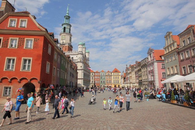 Sklepy z alkoholem uciekają ze Starego Miasta. Co ma z tego Poznań?