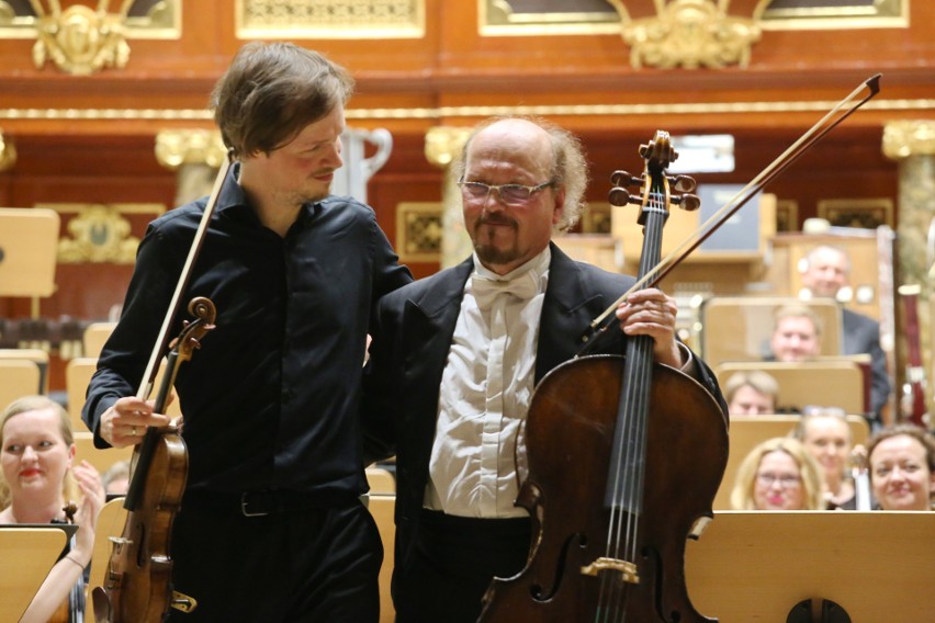 Henning Kraggerud i koncertmistrz wiolonczel Orkiestry...