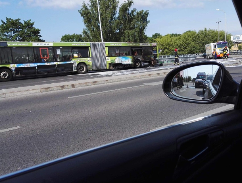 W przegubowym autobusie jechało około 50 osób. Na szczęście...