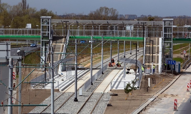 8 km nowych torów, przystanki i kładki. Szybki tramwaj na finiszu [zdjęcia]