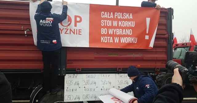 Rolnicy z powiatu chełmińskiego także protestują, przyłączyli się do blokady głównego skrzyżowania na DK91 w Łysomicach