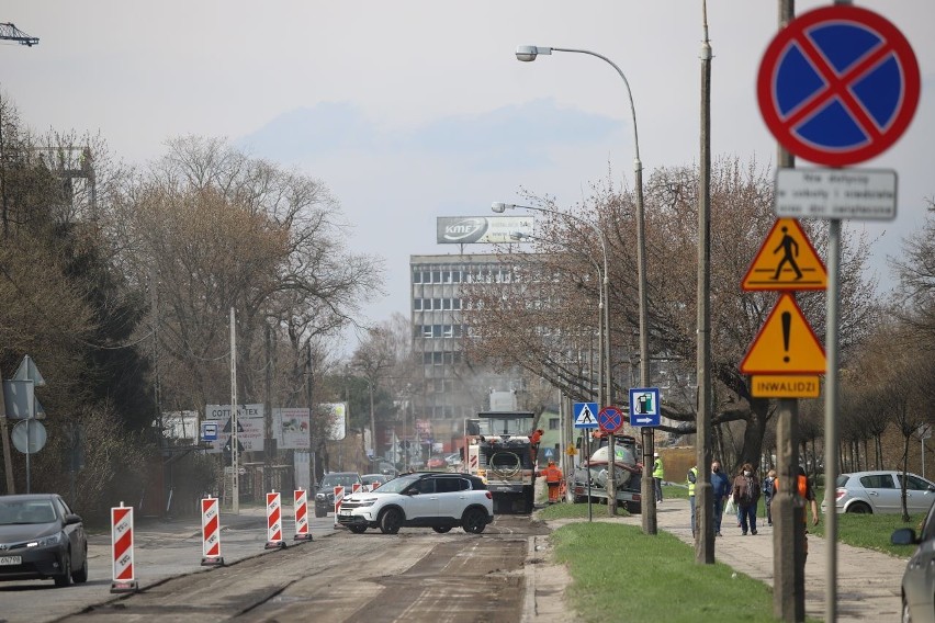 Remont ul. Obywatelskiej. Są utrudnienia i korki. Kolejny etap robót, objazdy ZDJĘCIA