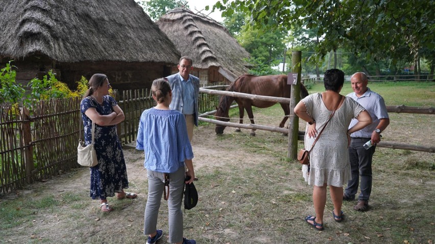 Bartłomiej Bałaban z wizytą w Muzeum Wsi Lubelskiej. "Warunki bytowe koni ocenione zostały jako dobre"
