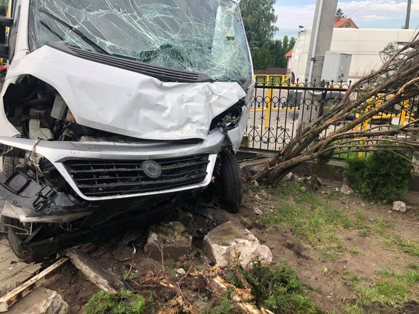 Knyszyn. Wypadek na DK 65. Zderzenie dwóch busów. Jedna osoba poszkodowana [ZDJĘCIA]