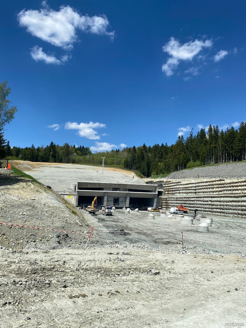 Portal południowy tunelu pod górą Luboń Mały