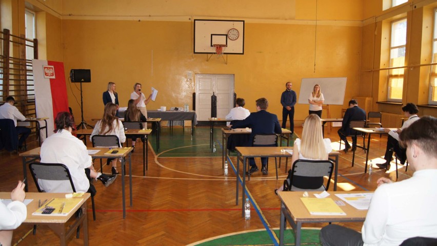 Matura 2022 z matematyki w w Liceum Ogólnokształcącym w Kazimierzy Wielkiej. Do egzaminu absolwenci podeszli w dobrych nastrojach