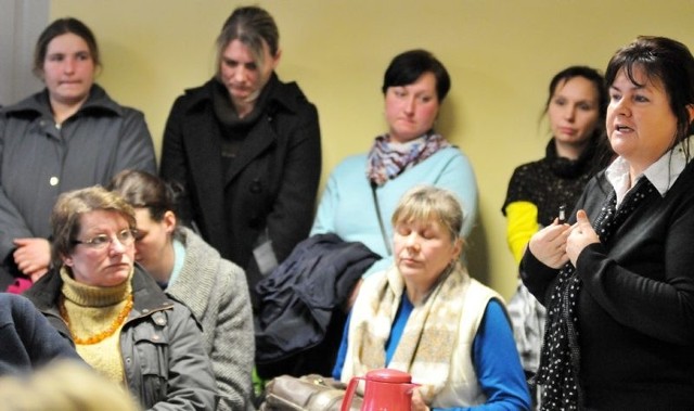 Bogumiła Ligocka, (z prawej) przewodnicząca ZNP ze Świebodzina przekonywała, że radni podjęli złą decyzję w sprawie szkoły w Boryszynie