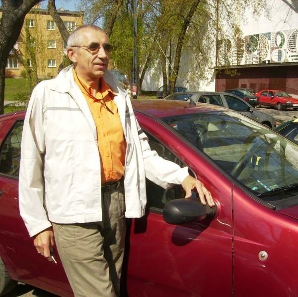 Pan Emil ma coraz większe problemy ze znalezieniem miejsca do zaparkowania na ulicy Słowackiego.