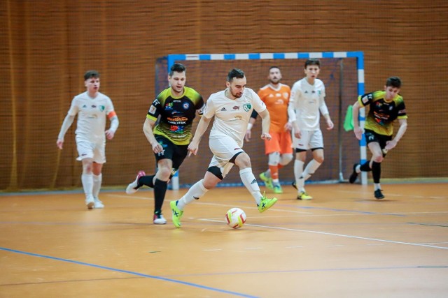 Futsaliści Futbalo Białystok (na biało) chcą odnieść trzecie w tym roku ligowe zwycięstwo