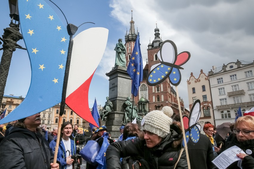 Przez Kraków przeszedł proeuropejski marsz [ZDJĘCIA, WIDEO]