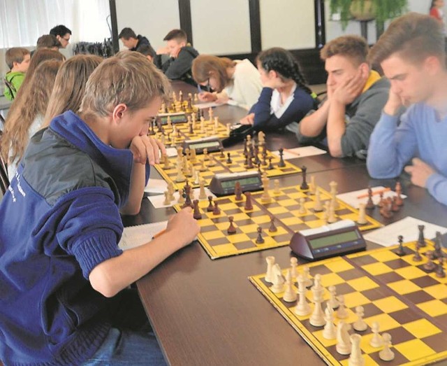 Gra w szachy przyciąga coraz więcej młodych ludzi