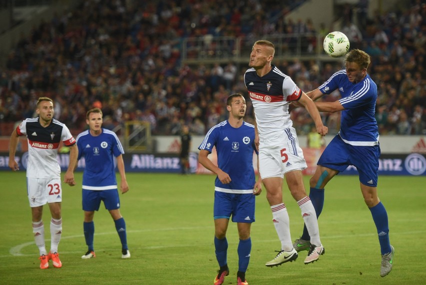 W sierpniowym meczu tych drużyn w Zabrzu padł remis 1:1.