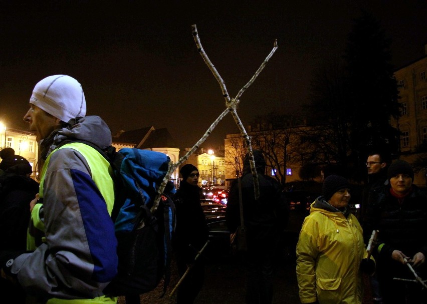 Ekstremalna Droga Krzyżowa z Lublina do Wąwolnicy. 44 km w różnych intencjach (ZDJĘCIA)