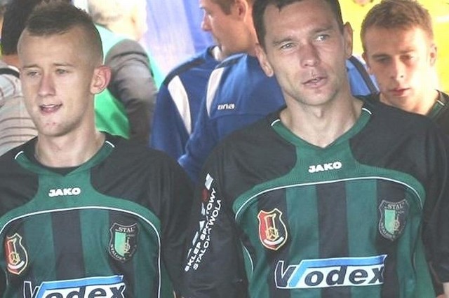 Mateusz Kantor (z lewej, obok Wojciech Fabianowski) jest jednym z tych piłkarzy Stali Stalowa Wola, który dzisiaj ma dać odpowiedź czy zostaje w zespole.
