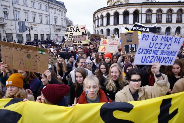 Warszawa: Młodzieżowy Strajk Klimatyczny. 'Dość słów, teraz czyny" [ZDJĘCIA]