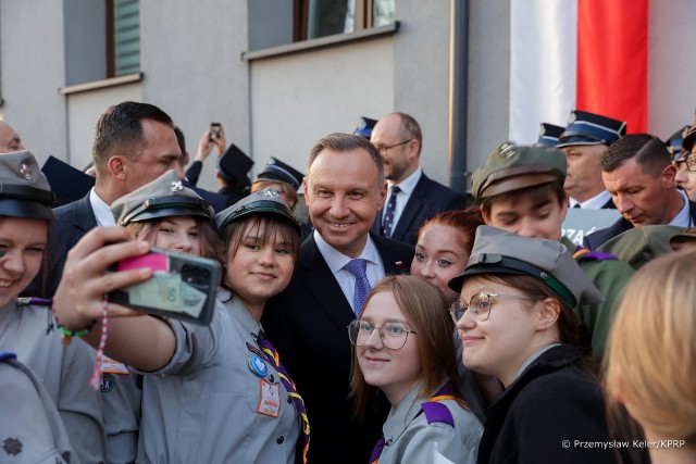 Wizyta prezydenta Andrzeja Dudy w Pajęcznie. Atmosfera była wyjątkowa. Zobaczcie na kolejnych zdjęciach