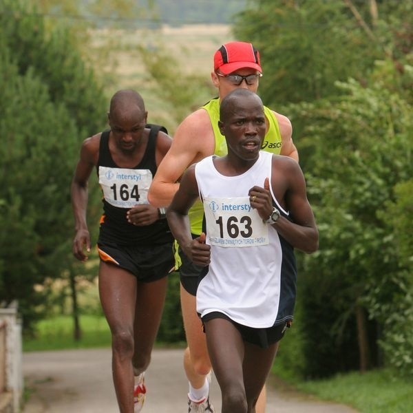 Mathew Kosgei z Kenii (nr 163) wygrał w 2007 roku.