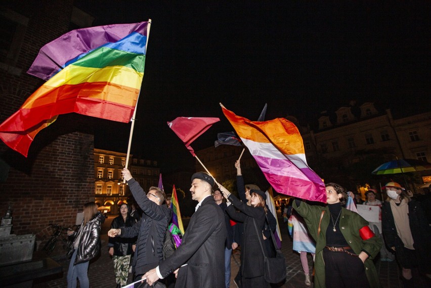 Protest pod Ratuszem na Rynku Głównym