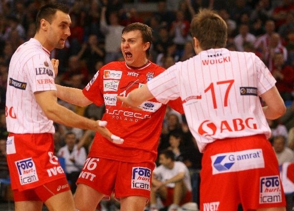 Resovia pokonala Jastrzebski WegielZakonczyl sie mecz w hali na Podpromiu w Rzeszowie. Siatkarze Asseco Resovii pokonali Jastrzebski Wegiel 3:0.