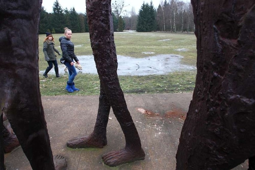 Rzeźba Abakanowicz na Cytadeli została zniszczona!