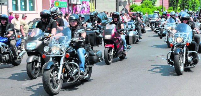 Setki motocyklistów z różnych regionów Polski wzięło udział w paradzie ulicami Końskich.