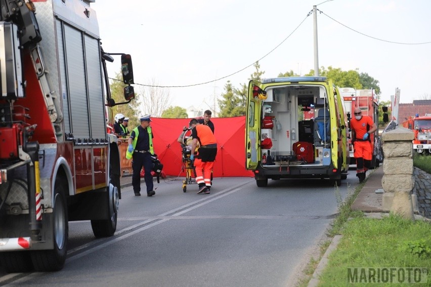 Wypadek w Kępie. Motocyklista uderzył w barierę mostu. 21-latek zmarł w szpitalu w Opolu
