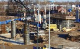 Budują wiadukt na ulicy Żeromskiego w Radomiu. Rosną filary i przyczółki, zimą wiele udało się zrobić. Zobacz, jaki jest postęp prac
