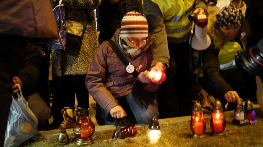 Demonstracja KOD w Częstochowie. "Demokracjo spoczywaj w...