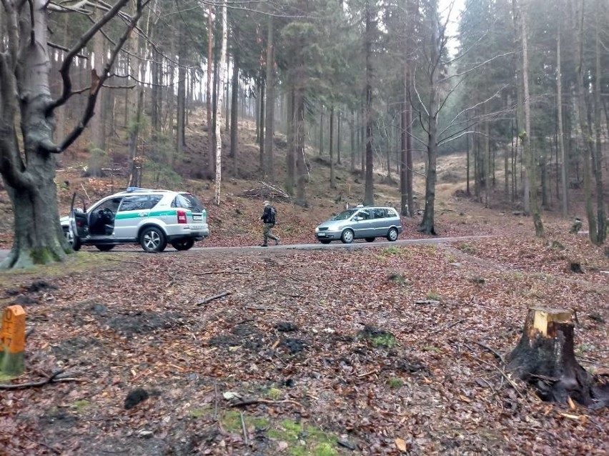 Likwidują DPS. Pensjonariusze wywożeni karetkami w asyście policji i straży granicznej (ZDJĘCIA)