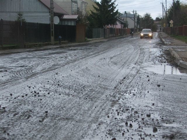 Ulica Kościuszki w Rzekuniu podczas deszczu