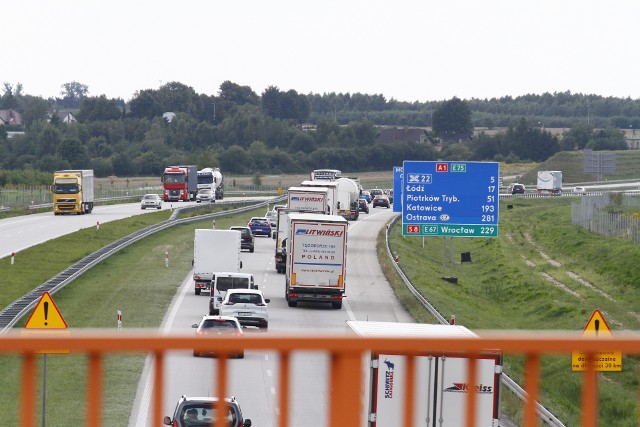 Odcinek autostrady A1 Stryków - Tuszyn oddano niedawno. Czas na remont fragmentu od Tuszyna w stronę Częstochowy. Kłopoty z wyłonieniem wykonawców powodują, że zakończenie tego odcinka może przesunąć się w czasie.