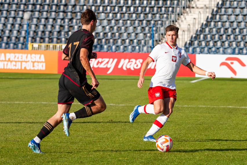 Reprezentacja Polski U-19 zremisowała z Niemcami 3:3 w eliminacjach do Euro. Biało-Czerwoni trzy razy wygrywali, błysk Drachala