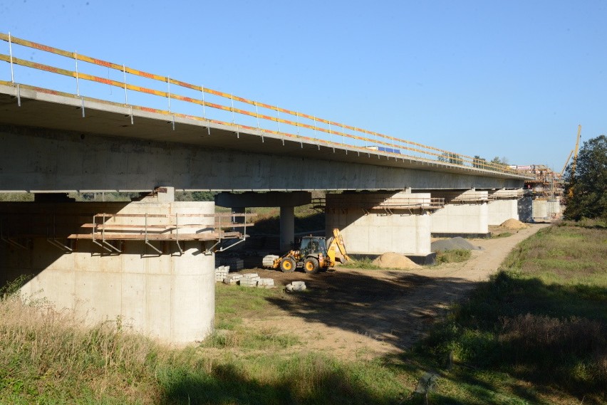 Tak budowa pierwszego z dwóch mostów na Odrze w Cigacicach...