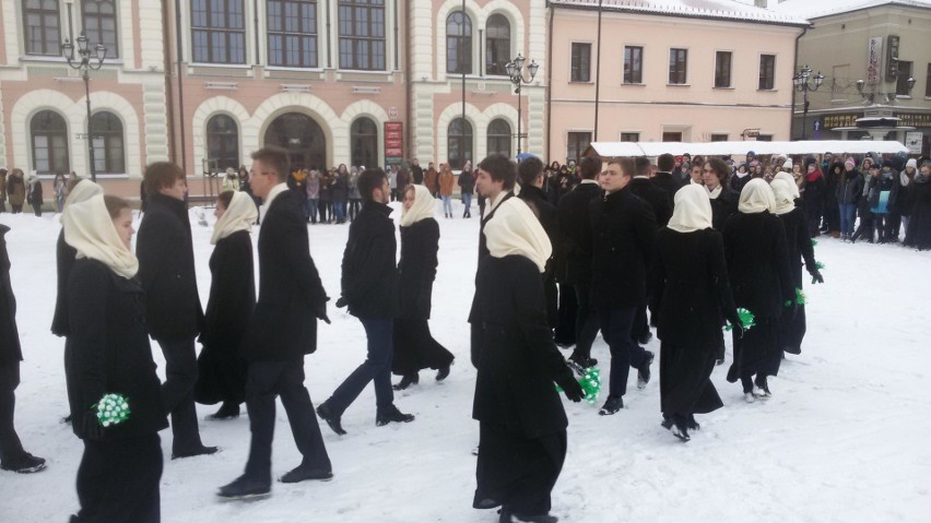 Polonez w wykonaniu maturzystów z Żywca